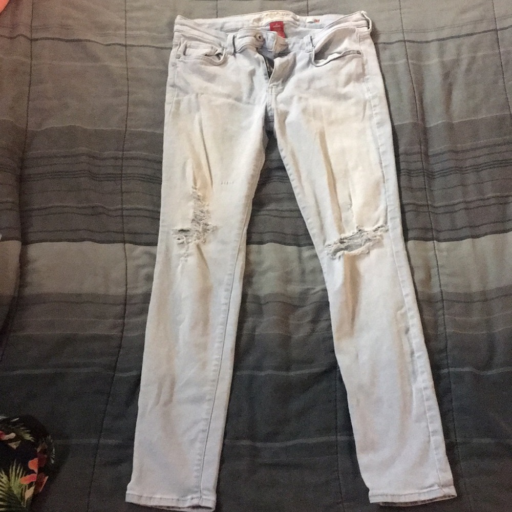 Faded blue skinny jeans by Arizona Jean Co.